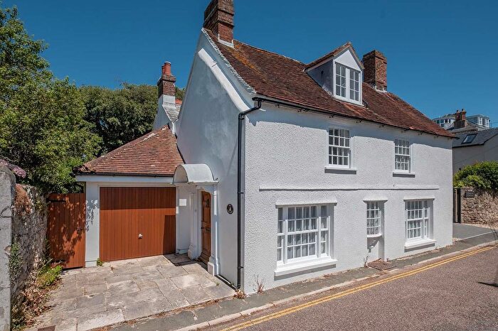 3 Bedroom Detached House To Rent In High Street, Yarmouth, PO41