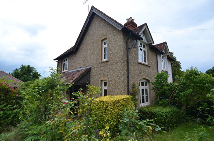 3 Bedroom Semi-Detached House To Rent In Reading Road, Yateley, GU46