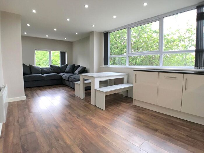 1 Bedroom Flat To Rent In Kirkstall Gate, Commercial Road, Leeds, LS5