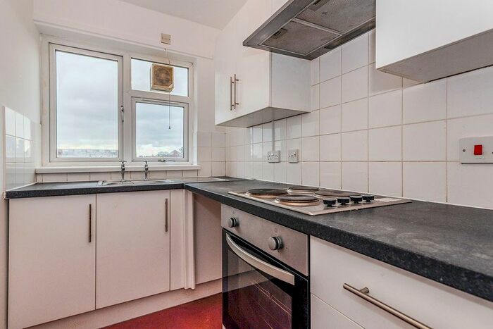 2 Bedroom Flat To Rent In B Market Parade, Havant, Hampshire, PO9