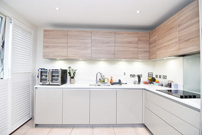 1 Bedroom Apartment To Rent In Prince Albert Road, Regents Park, London, NW8