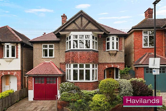 4 Bedroom Property For Sale In Church Hill, London, N21