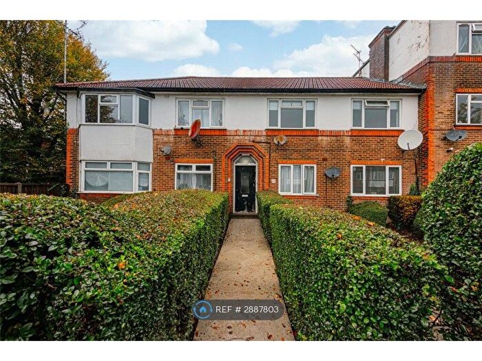 2 Bedroom Flat To Rent In York Way, London, N20