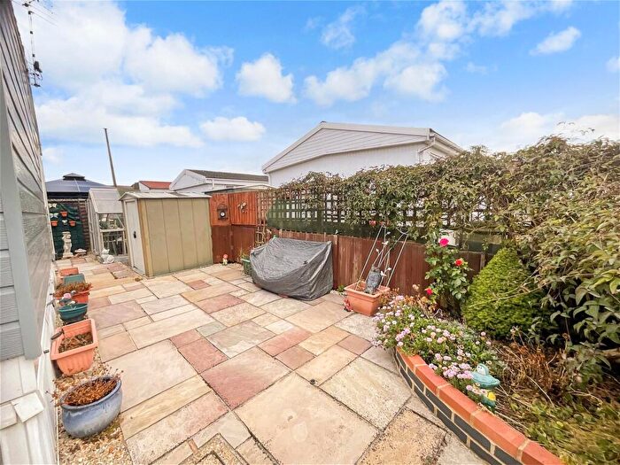 2 Bedroom Park Home For Sale In Lower Dunton Road, Dunton, Brentwood, Essex, CM13