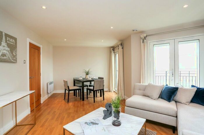 1 Bedroom Flat For Sale In Kensington High Street, London, W14