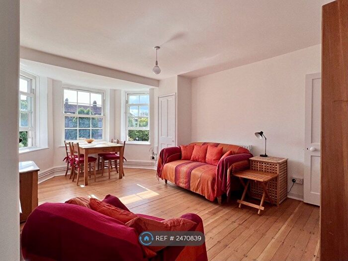 2 Bedroom Flat To Rent In Green Hundred Road, London, SE15