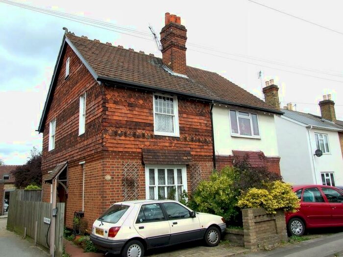 2 Bedroom Semi-Detached House To Rent In Addlestone, KT15