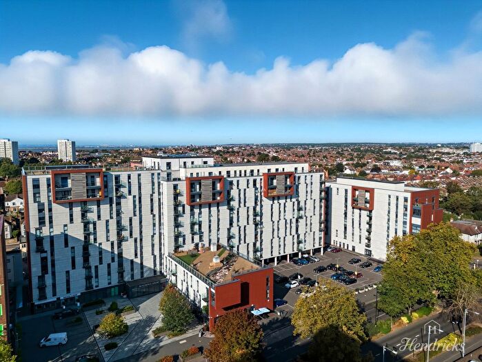 2 Bedroom Flat For Sale In Victoria Avenue, Southend-On-Sea, SS2