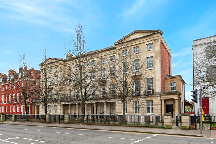 2 Bedroom Apartment For Sale In London Road, Reading, Berkshire, RG1