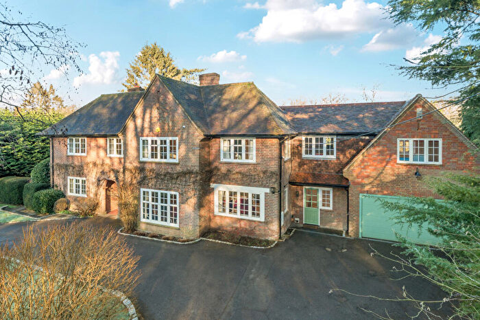 5 Bedroom Detached House For Sale In Chiltern Road, Ballinger, HP16