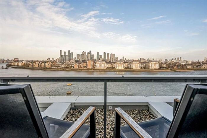 2 Bedroom Flat For Sale In Dowells Street, London, SE10