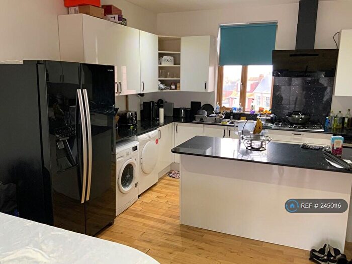 3 Bedroom Flat To Rent In Nelson Road, Gillingham, ME7