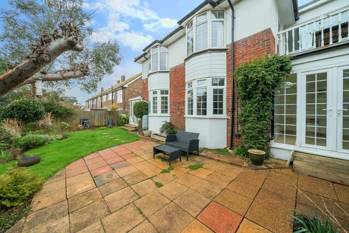 2 Bedroom Flat To Rent In The Upper Drive Hove, BN3