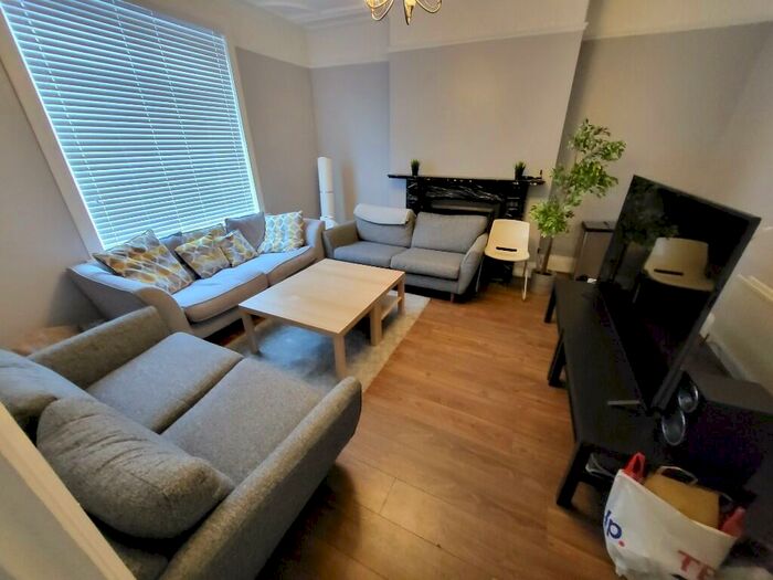 5 Bedroom Terraced House To Rent In Oxnam Crescent, Newcastle Upon Tyne, NE2