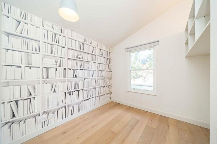 4 Bedroom House To Rent In Gresley Road, Whitehall Park, N19