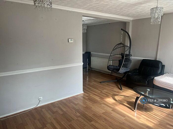 3 Bedroom Semi Detached House To Rent In Hatherleigh Road, Leicester, LE5