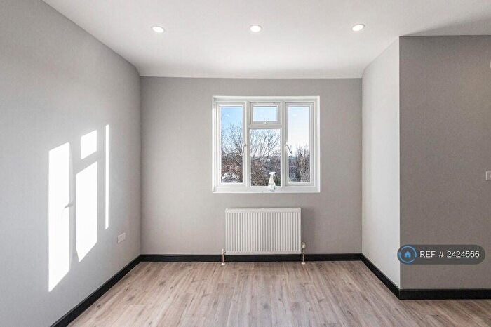 Studio To Rent In Niederwald Road, London, SE26