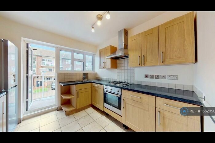 3 Bedroom Flat To Rent In Alexandra Road, London, N10