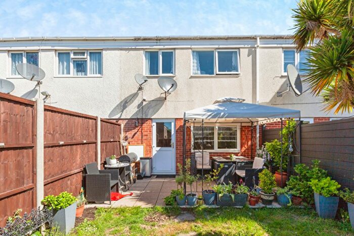 3 Bedroom Terraced House For Sale In Pentland Road, Slough, SL2