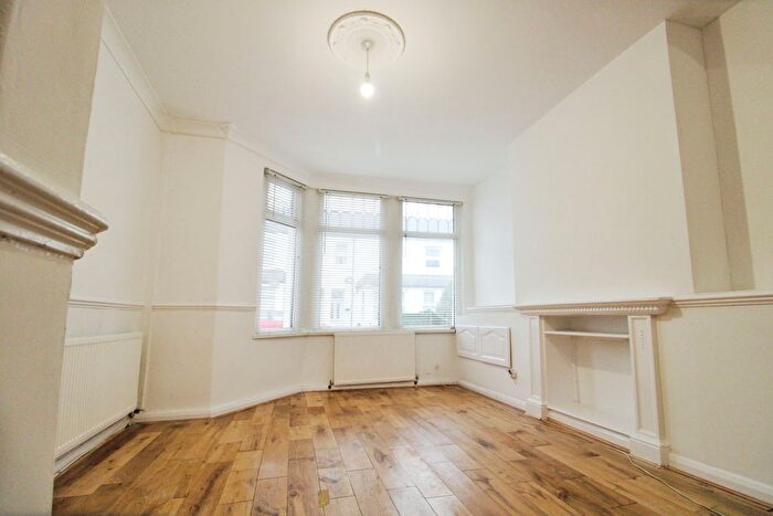 2 Bedroom Property To Rent In Lincoln Street, Cardiff, Cardiff, CF5