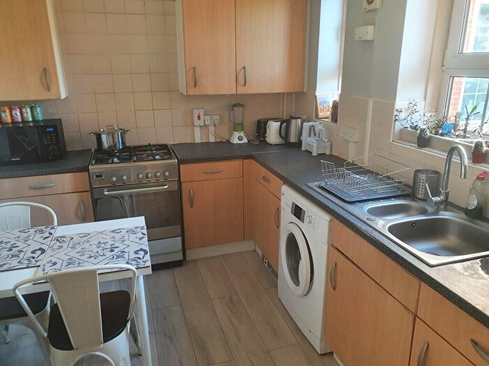 1 Bedroom Flat To Rent In Wakefield House, Goldsmith Road, London, SE15