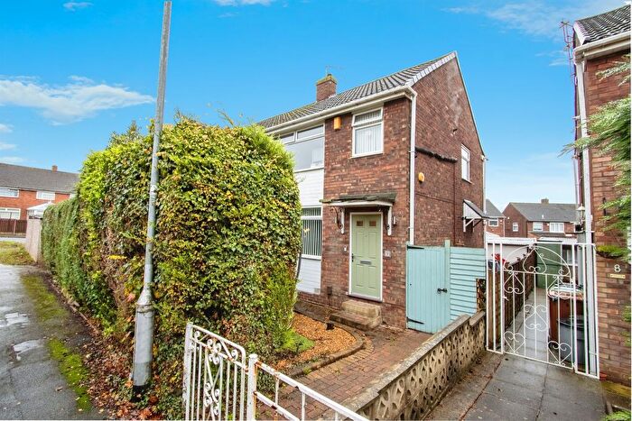 3 Bedroom Semi Detached House For Sale In Hansby Close, Leeds, LS14