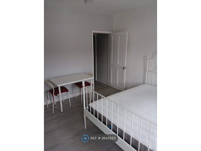 Studio To Rent In Bristow Road, Hounslow, TW3