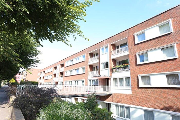 2 Bedroom Flat To Rent In Palmeira Avenue, Hove, BN3