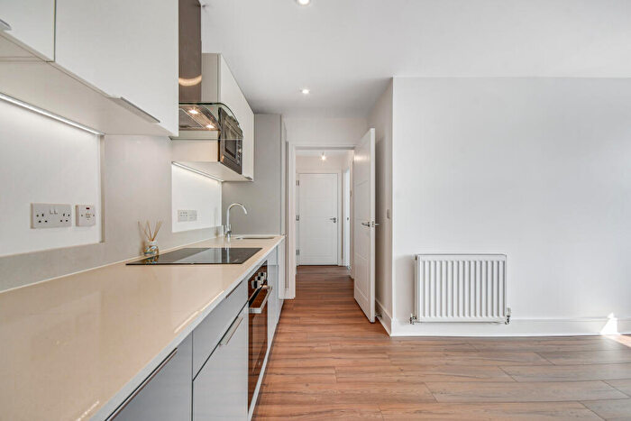 2 Bedroom Flat For Sale In Baddow Road, Chelmsford, CM2