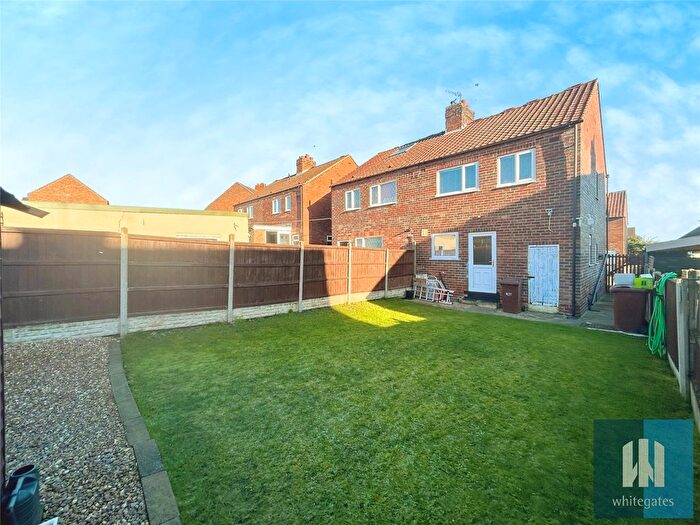 3 Bedroom End Of Terrace House For Sale In Kingsway, Pontefract, West Yorkshire, WF8
