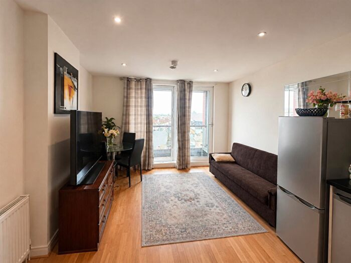 1 Bedroom Apartment For Sale In High Road, Ilford, IG1