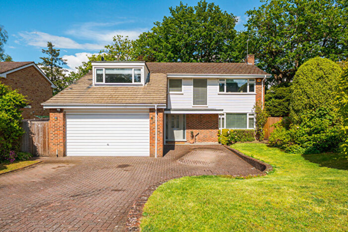 4 Bedroom Detached House For Sale In Hacketts Lane, Pyrford, GU22