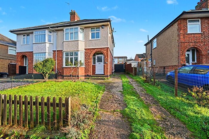 4 Bedroom Semi Detached House For Sale In Lytham Road, Rugby, Warwickshire, CV22