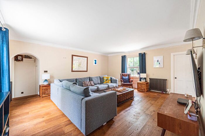 4 Bedroom Detached House For Sale In Hollybush Lane, Burghfield Common, Reading, Berkshire, RG7