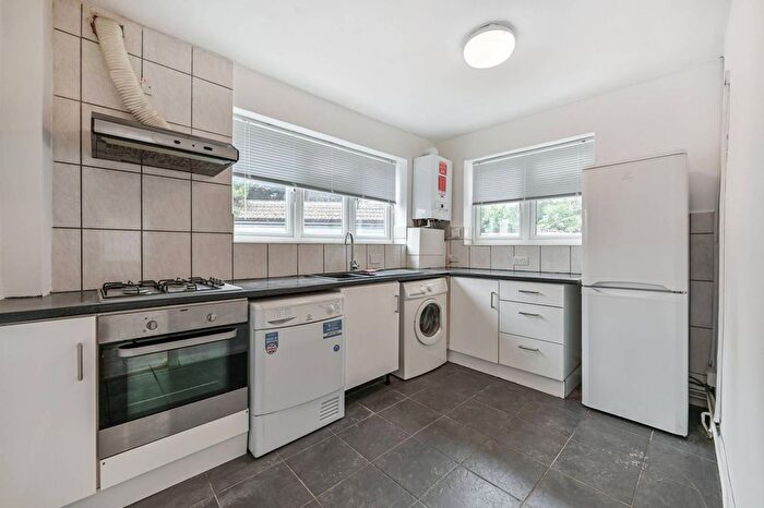 2 Bedroom Flat For Sale In Lampton Road, Hounslow, TW3