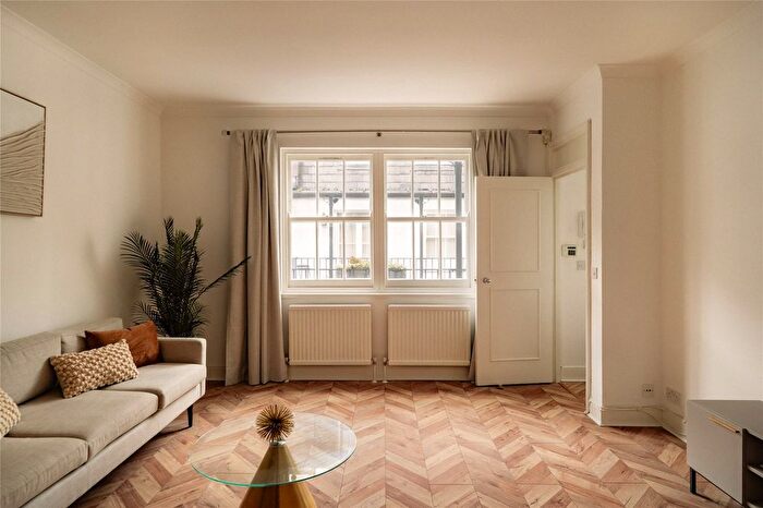 2 Bedroom Flat To Rent In De Vere Mews, Kensington, W8