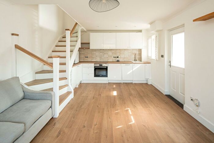 1 Bedroom End Of Terrace House To Rent In Chaucer Drive, London, SE1