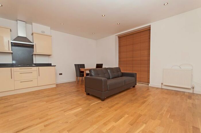2 Bedroom Flat To Rent In Bourne Hill, London, N13