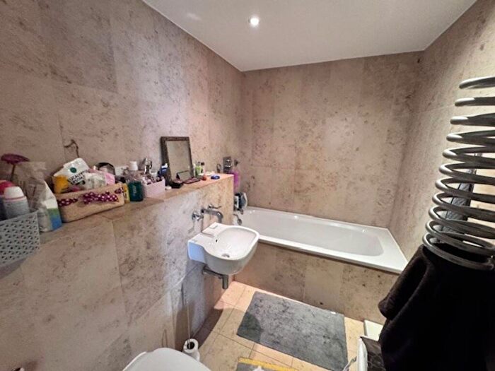 2 Bedroom Apartment For Sale In Falcon Drive, Cardiff, CF10