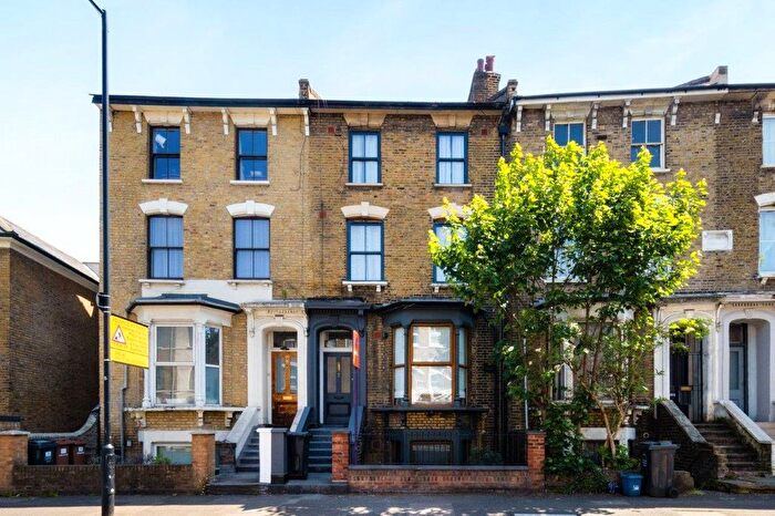 4 Bedroom Flat To Rent In Cricketfield Road, London, E5