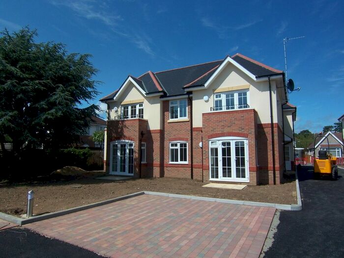 2 Bedroom Flat To Rent In Beaulieu Avenue, Christchurch, BH23