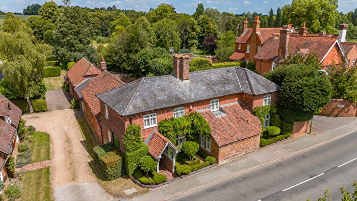 3 Bedroom Detached House For Sale In Southington, Overton, Basingstoke, RG25