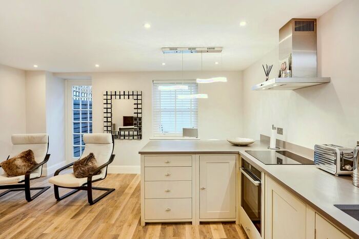 1 Bedroom Flat To Rent In High Street, Westerham TN16