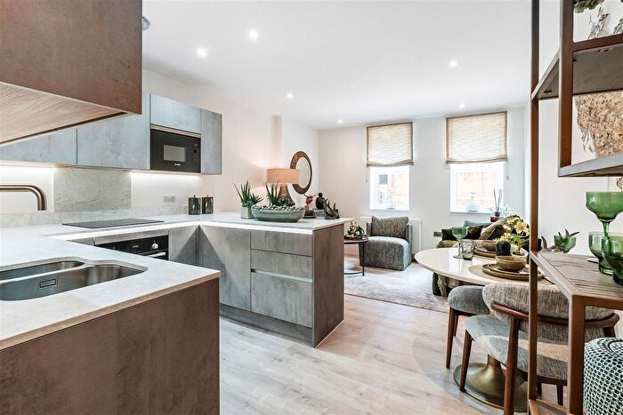 2 Bedroom Flat For Sale In Myrtle Road, Dorking, RH4