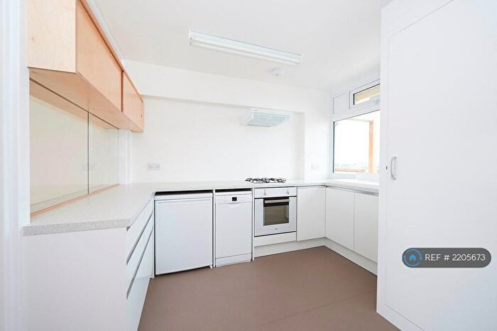 2 Bedroom Flat To Rent In Withy House, London, E1