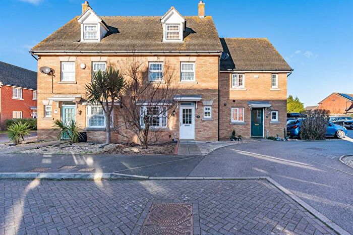 4 Bedroom Terraced House For Sale In Larch Close, Hersden, Canterbury, CT3