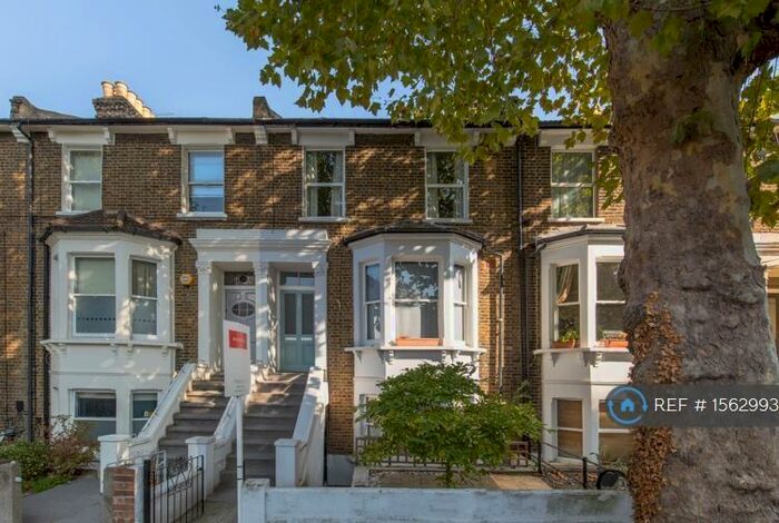 1 Bedroom Flat To Rent In Benhill Road, London, SE5