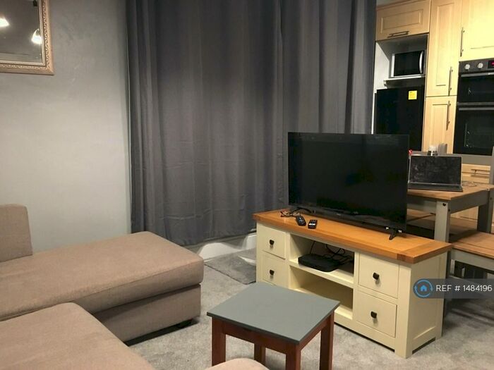 2 Bedroom Flat To Rent In Brunswick Street, Swansea, SA1