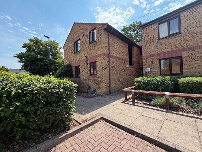 1 Bedroom Flat For Sale In Larkham Close, Lower Feltham, TW13
