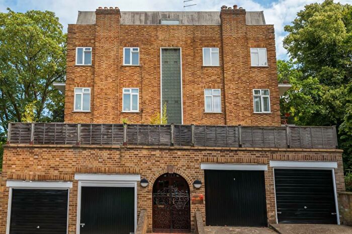 2 Bedroom Apartment To Rent In Shepherds Hill, Highgate, N6